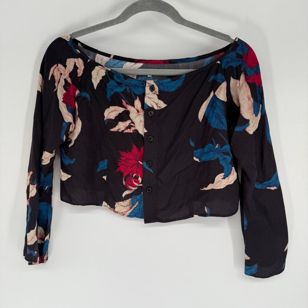 Tularosa Floral Print Button Front Crop Blouse Women's Size XS Black Boat Neck